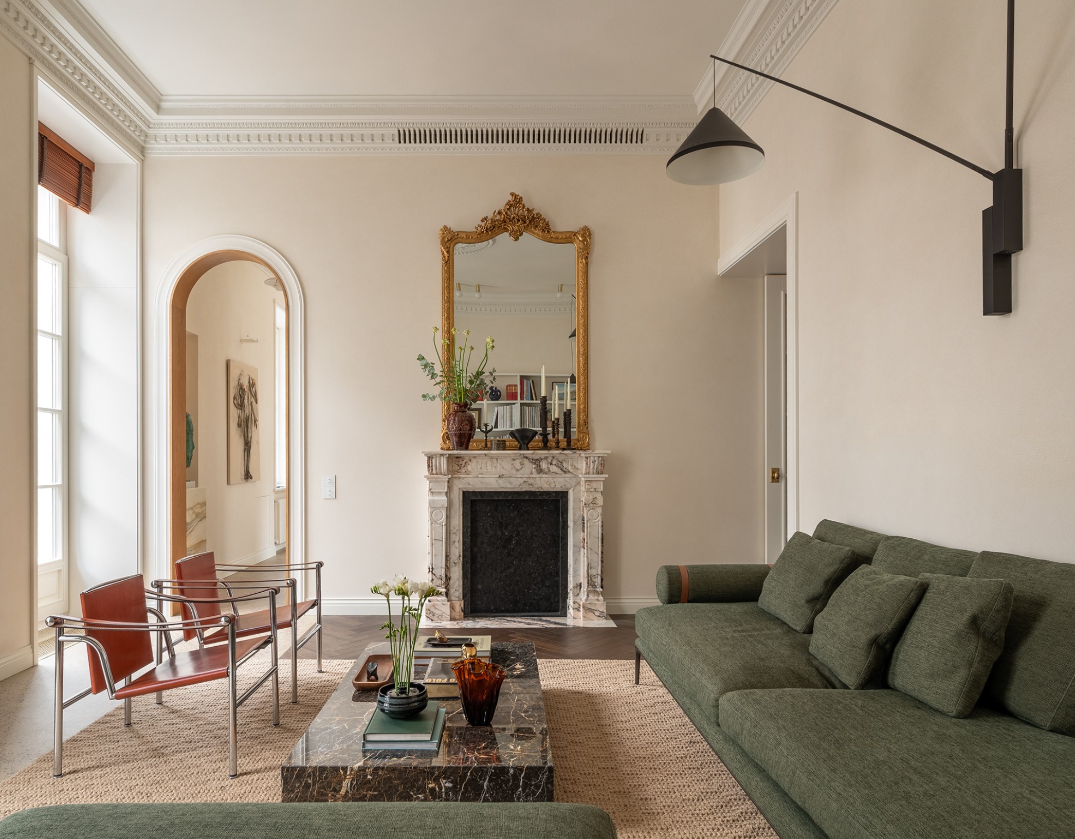 El mobiliario Mid century y la corriente Bauhaus, dos estilos que han dejado una huella indeleble en el diseño de interiores.