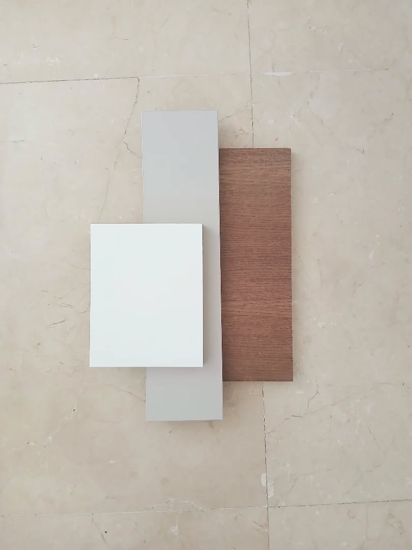 Nervios!! 😱 Estamos con muchas ganas de empezar con esta bonita combinación de maderas y suelo procelánico.
Será una estructura de muebles de recibidor muy bonita y paractica para una familia de 5.
Vamos a ir de la mano de @victorfuster_fusteria que se encargará de hacerlo realidad.
El resultado, en breves... 💫
Por cierto para los que tenemos un poco de "toc visual", ¿a quién más le molesta que las líneas del suelo no estén alineadas con las maderas? 😮
#diseñointeriorbarcelona
#diseñodeproximidad #mueblesamedida #interiorismosantcugat #interiorsimo